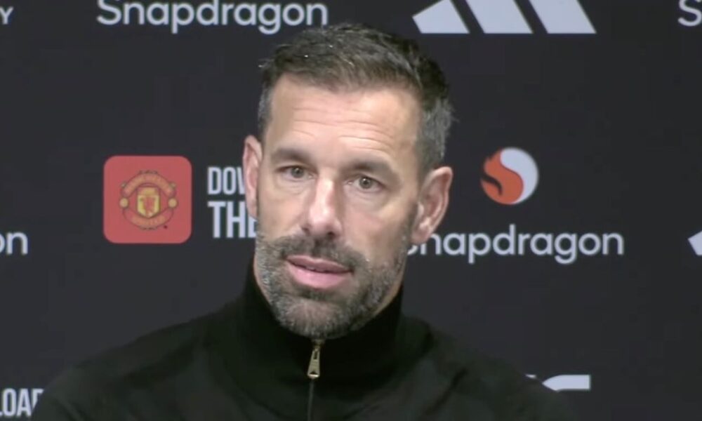 Ruud van Nistelrooy will *not* continue with Manchester United, following a swift decision by new manager Ruben Amorim to release him from his role. Van Nistelrooy, who initially returned to Old Trafford over the summer to work under Erik ten Hag, stepped into the interim manager role after Ten Hag's departure on October 28. Despite leading United to an unbeaten four-match streak, culminating in a 3-0 victory over Leicester City, this marked his final game with the club, as Amorim decided not to retain him. Although Amorim’s coaching staff lineup has yet to be officially announced, it is confirmed that Van Nistelrooy will not be part of it. Amorim, who managed Sporting Lisbon prior to his move to United, secured a win in his final game in Portugal just a day before his arrival in Manchester earlier today. Before taking his flight from Beja International Airport, Amorim indicated he would discuss Van Nistelrooy's future with him on Monday. The flight, a private jet, became the most tracked journey worldwide on Flightradar24, sparking intense fan interest and speculation as Amorim prepares to shape his new team.